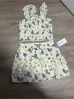 Kohl's Girls Cream and Blue Floral Matching Set - Crop Top & Tiered Skirt